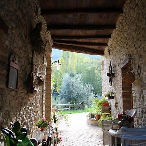 Casale Fontanile Bed And Breakfast Smerillo Exterior photo