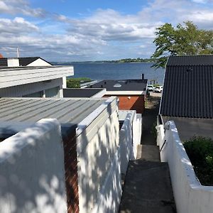 Hel Udlejningsbolig Med Christina Som Vaert Apartment Grasten Exterior photo