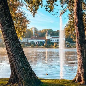 Martin'S Chateau Du Lac Hotel Genval Exterior photo