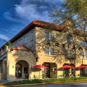 Artisan Downtown Hotel DeLand Exterior photo