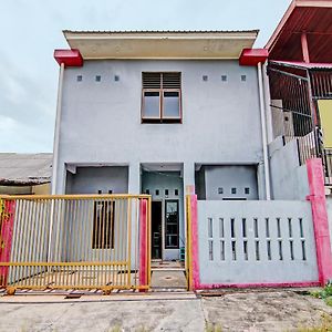 Spot On 91828 Homestay Dinda Syariah Parit  Exterior photo