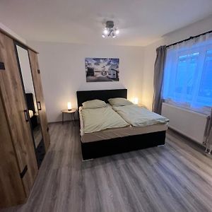 Schoene Helle Ferienwohnung 64Qm Mit Kingsize Bett, Smart-Tv, Wlan Und Sehr Ruhige Lage Erfurt Exterior photo