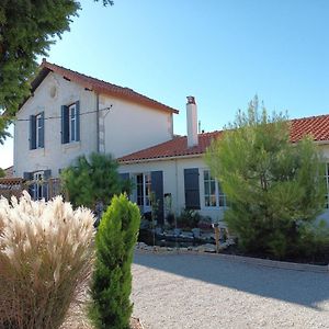 Le Clos Des Passiflores - Chambres Et Table D'Hotes Pons Exterior photo