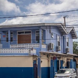 Potter'S Place Guest House Roseau Exterior photo