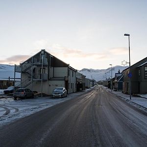 Scenic Penthouse - Ocean View & Skylight Windows Apartment Siglufjordur Exterior photo