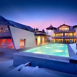 Fontis Luxury Spa Lodge Santa Maddalena in Casies Valbassa Exterior photo