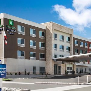 Holiday Inn Express & Suites - Ukiah, An Ihg Hotel Exterior photo