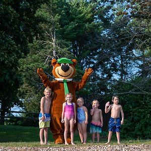 Yogi Bear'S Jellystone Park Camp-Resort Wisconsin Dells Lake Delton Exterior photo