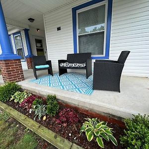 The Purple Door Apt In The Heart Of Radford City Apartment Exterior photo