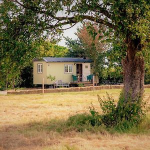 The Abberton Shepherds Hut Villa Evesham Exterior photo