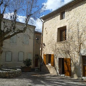 Une Maison Dans Le Village Ribiers Exterior photo