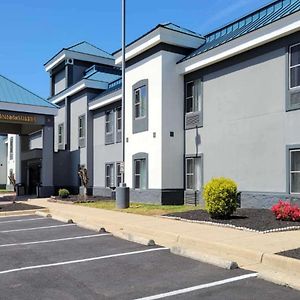 Quality Inn & Suites Quantico Stafford Exterior photo