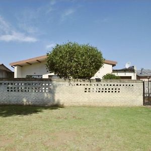 House Of Creations Apartment Soweto Exterior photo