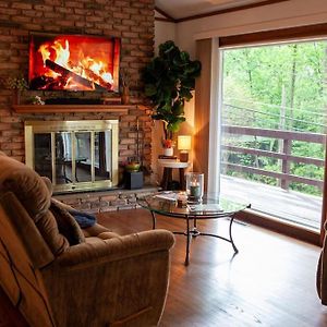 Lakeside Retreat: Pet-Friendly Cabin with Hot Tub & Outdoor Activities Villa Mount Gretna Exterior photo