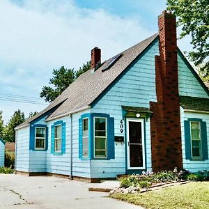 Bluebird Cottage, Walking Distance To Fairgrounds Hutchinson Exterior photo