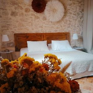 Chambre D'Hotes Face Au Lavoir Bed & Breakfast Methamis Exterior photo