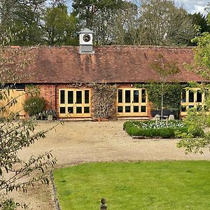 The Clock Tower & Dairy - Two X 2 Bed Barns With Indoor Pool Apartment Checkendon Exterior photo