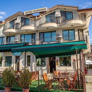 Family Hotel Familia Tryavna Exterior photo