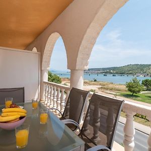 A2 - Seafront Apt With Balcony 1 Min To Beach Apartment Trogir Exterior photo