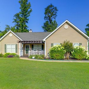 Charming Getaway With Grill 2 Mi To Newnan Square! Villa Exterior photo