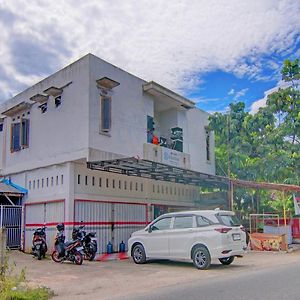 Oyo 92872 Swakarya Guest House Parit  Exterior photo