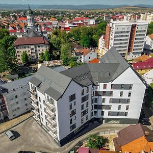 Downtown Apartments Radauti Exterior photo