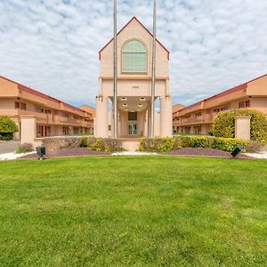 Hometowne Studios By Red Roof Amarillo West Exterior photo