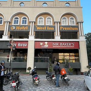 Hotel West Inn Premium Kharar Exterior photo