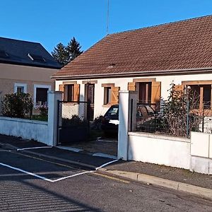 Etablissement Commun Avec Chambre Prive Tranquille Avec Jardin A 10 Min A Pied De La Gare De Fleury-Les-Aubrais Et 2 Min D Orleans Hotel Exterior photo