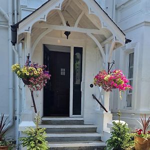 Claridge House Bed & Breakfast Lingfield Exterior photo