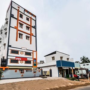 Oyo Pramukh Heights Hotel Gannavaram Exterior photo