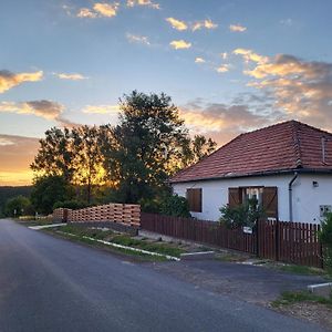 Tepke Guesthouse Garab Exterior photo