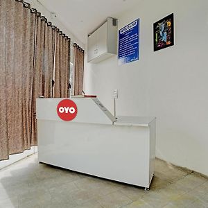 Oyo Flagship Hotel 13Insky Surat Exterior photo