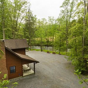 Creekside Hideaway Villa Reedsville Exterior photo