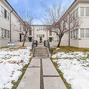 Riverside Glam: Stylish Urban Escape Apartment Reno Exterior photo