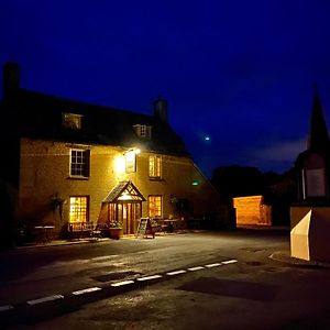 Royal Oak Ramsden Hotel Exterior photo