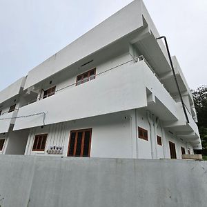 Zeal Homes And Apartments Koothattukulam Kuttattukulam Exterior photo