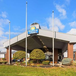 Days Inn & Suites By Wyndham Northwest Indianapolis Exterior photo