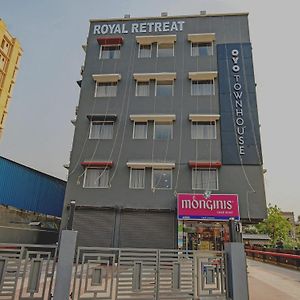 Super Townhouse The Royal Retreat Hotel Garui Exterior photo