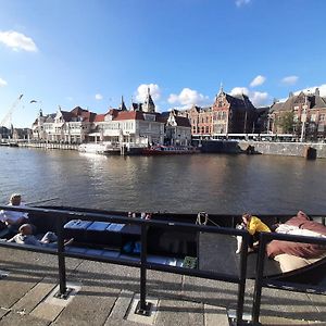 Whole Wheelhouse Euphrate Houseboat Bed & Breakfast Amsterdam Exterior photo