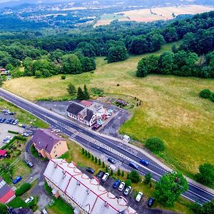 Motorest U Kone Hotel Kamenicky Senov Exterior photo