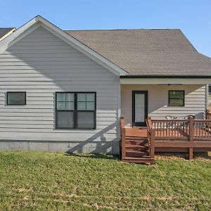 Modern & Upscale Home Near Derby Jeffersonville Exterior photo