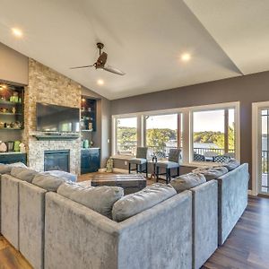 Spacious Lake Of The Ozarks Escape With Deck And Views Villa Linn Creek Exterior photo