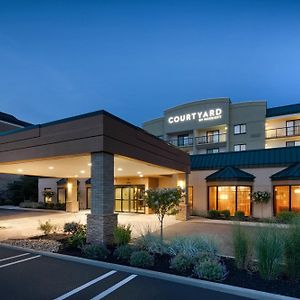 Courtyard Cleveland Beachwood Hotel Exterior photo