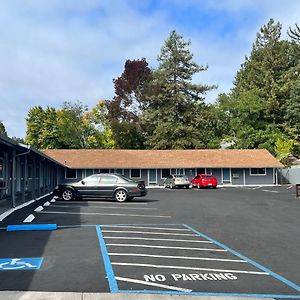 Pine Cone Motel Willits Exterior photo