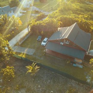 Villa Au Calme Avec Jacuzzi, Villa Le Boursoie Les Abymes Exterior photo