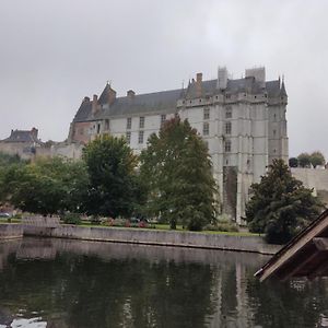 Halte Douillette Au Coeur De La Ville Chateaudun Exterior photo