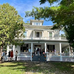 Century Elms Bed & Breakfast Bed & Breakfast Janesville Exterior photo