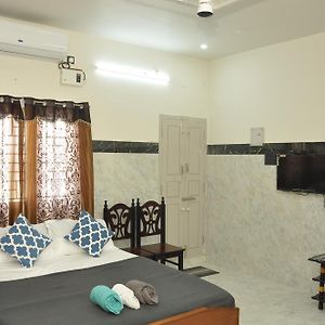 Roof-Top Stay In Centre Of City Thanjavur Exterior photo