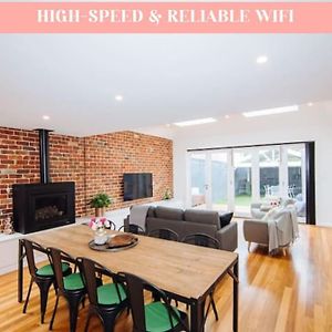 Sensational Renovated Cottage In Beautiful Seddon Melbourne Exterior photo